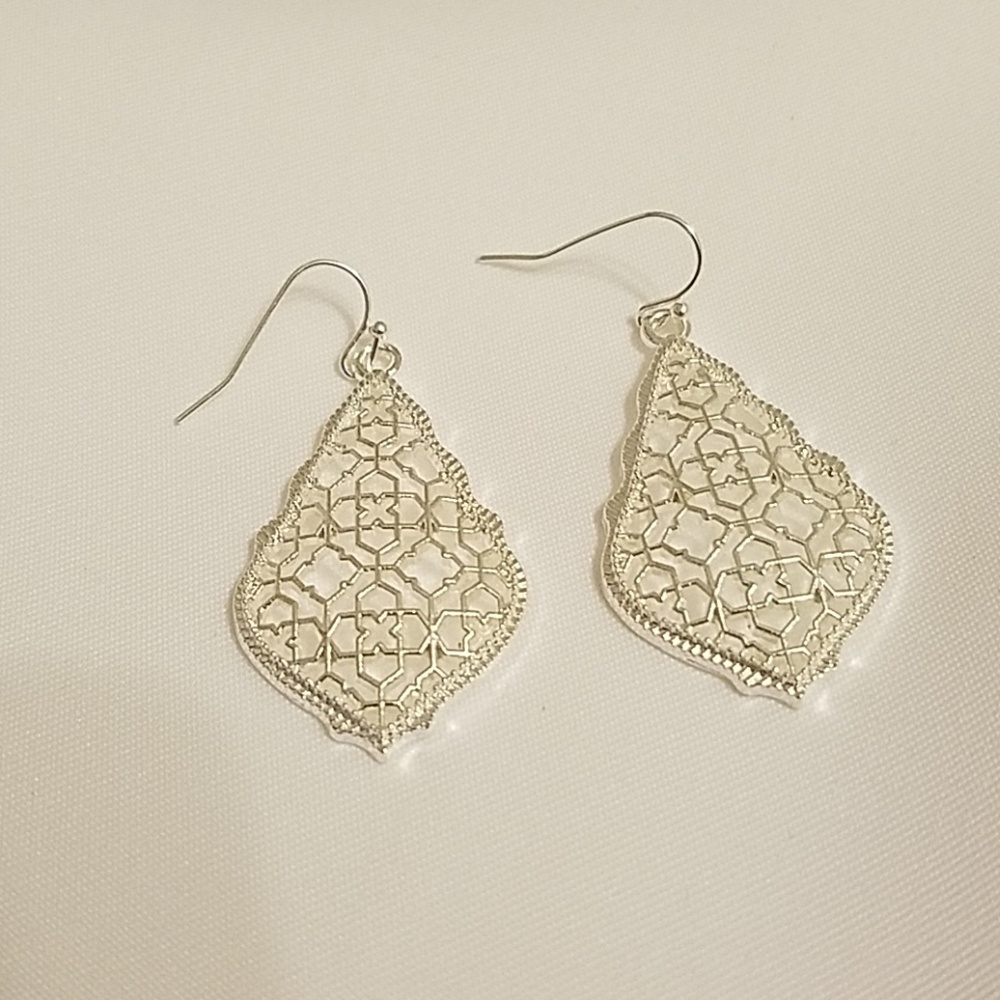 NWT Silver tone drop earrings